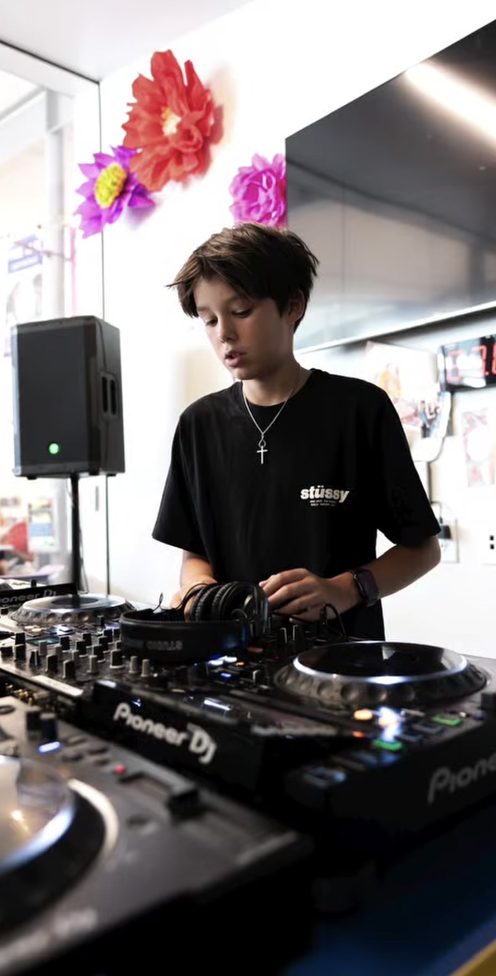 DJTTOT mixing on Pioneer CDJs